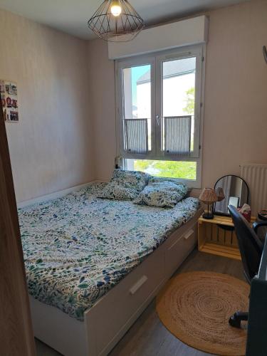 a bedroom with a bed with a window at Petite Chambre CHEZ MARINA in Chantepie