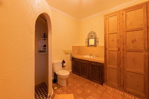a bathroom with a toilet and a sink at Casa Panorama in Chefchaouen