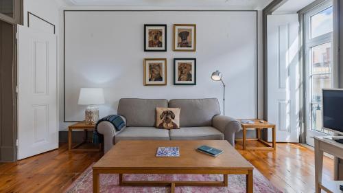 Classic Tagus River View Apartment by LovelyStay