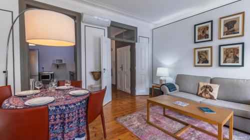 Classic Tagus River View Apartment by LovelyStay