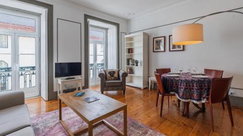 Classic Tagus River View Apartment by LovelyStay