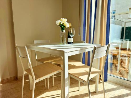 Apt con chill-out, piscina en la azotea a 5 min de la playa y parking privado