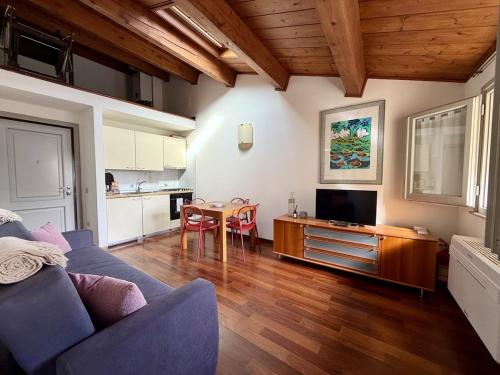 a living room with a couch and a table at Casa Petrucci centro storico, accesso ztl e park gratuito in Forlì