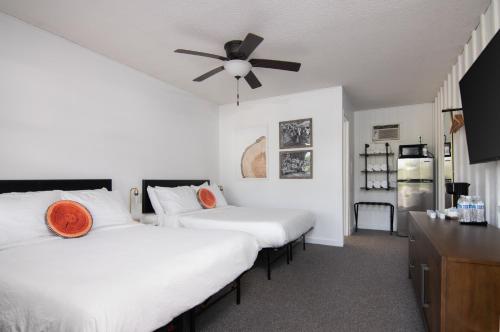 a bedroom with two beds and a ceiling fan at Lumber Jill Lodge in Balsam Lake