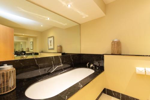 a large bathroom with a large bath tub at Underscar - Luxury 1 Bed Apartment in Applethwaite