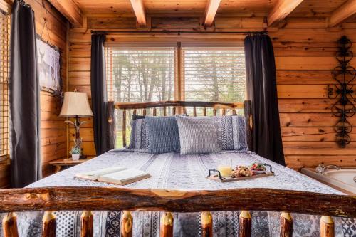 a bedroom with a bed in a log cabin at Quaint & Cozy - Great location - Hot Tub - BBQ in Pigeon Forge