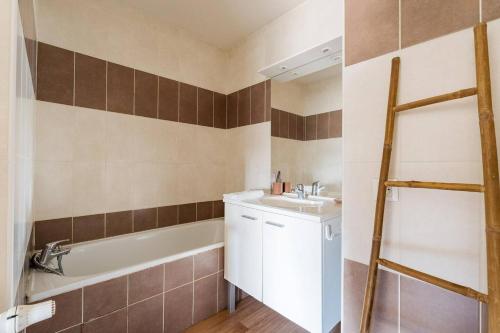 T3 Spacieux en duplex - Balcon - Parking - Métro