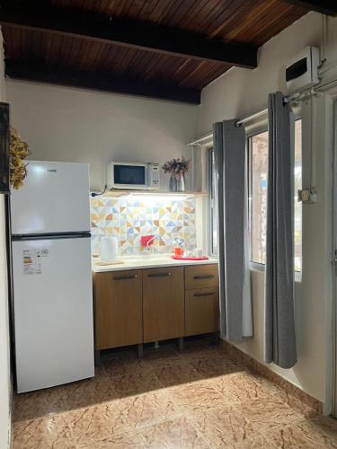 a kitchen with a refrigerator and a microwave at Apartamento Tito in Barra del Chuy