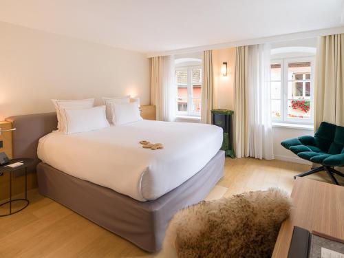 Relais et Châteaux Le Chambard — Bedroom