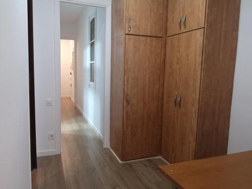 ApartEasy mid-term ONLY for VACATIONS stays, BORRELL