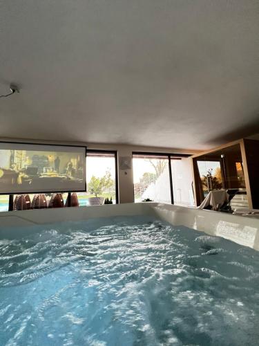 a large pool of water in a house at Torre Menerva Viterbo piscina & SPA privata in Bullicame