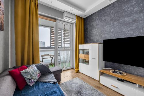 Bemowo Two-Bedrooms Apt - 52m2, Parking, Loggia - by Rentujemy