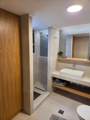Bany a Karatza's suite