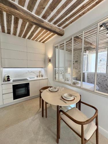 Luxe et Charme sur les Remparts du Vieil Antibes
