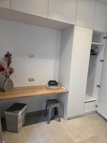 Karatza's suite 2