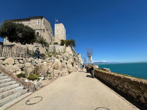 Luxe et Charme sur les Remparts du Vieil Antibes
