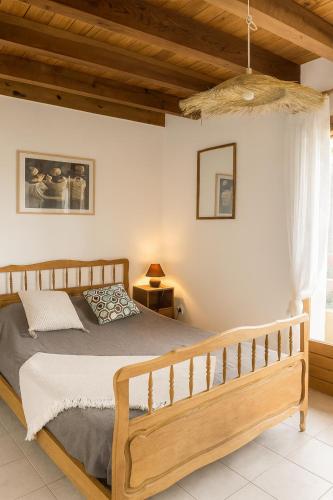 a bedroom with a wooden bed and a wooden ceiling at MAISON TUCCARELLU in Letia