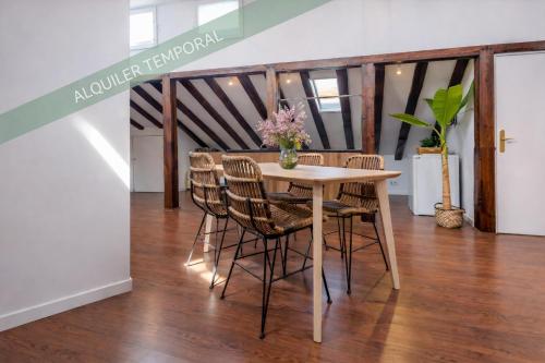 Ático Plaza Mayor - Estilo, Luz y la Mejor Ubicación en Madrid