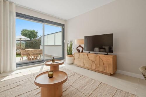 Garden Apt. Aranya - Pool, Gym and Co-Working Space