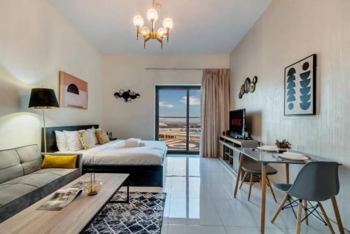 Classy Studio ideal for long stays with balcony