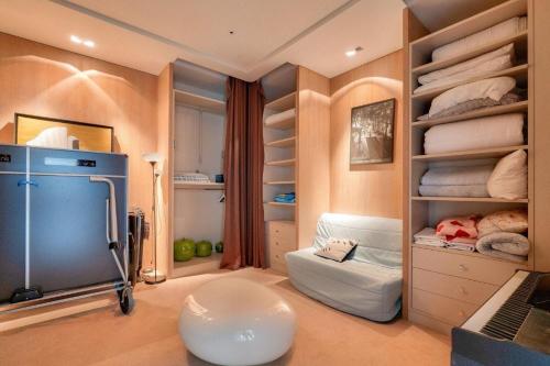 Prestigious 5BR Avenue Foch Home - Arc de Triomphe