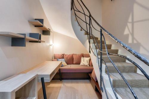 Prestigious 5BR Avenue Foch Home - Arc de Triomphe