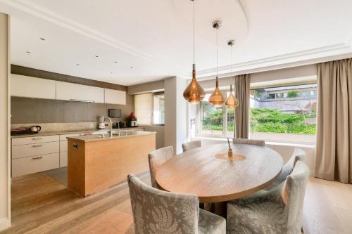 Prestigious 5BR Avenue Foch Home - Arc de Triomphe