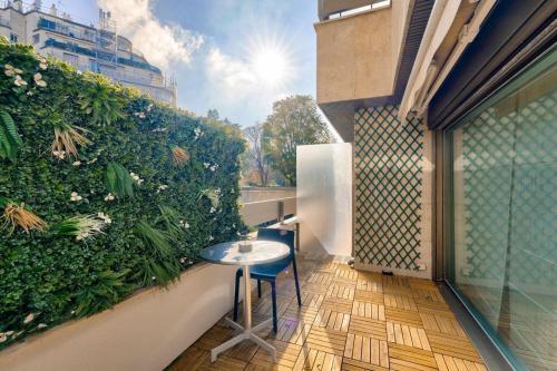 Prestigious 5BR Avenue Foch Home - Arc de Triomphe