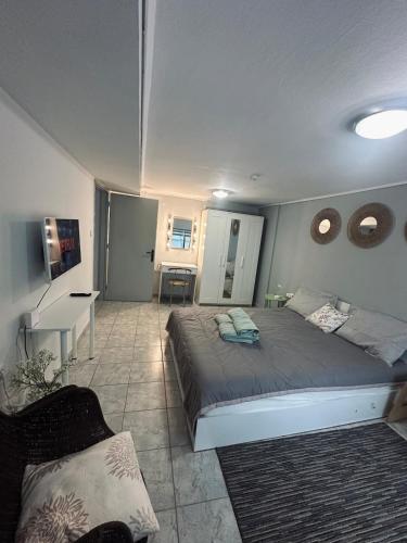 Central modern renovated mezzanine