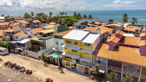 an aerial view of a city with buildings and the ocean at Hotel do Pescador in Morro de São Paulo