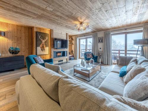 Appartement de luxe avec cheminée, balcon et services inclus, au pied de la forêt de Bellevarde
