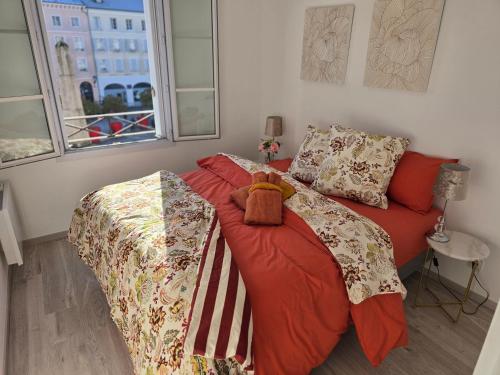 ParisienDisneyHome 6p Parking near Disneyland