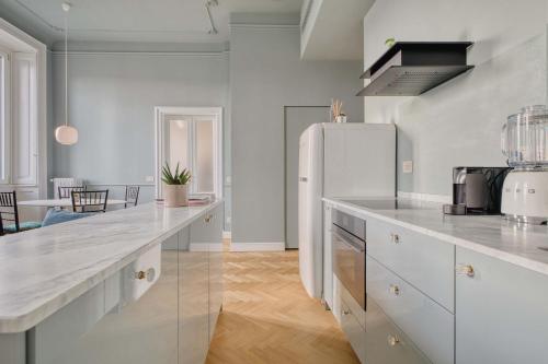 Bright 2BR Steps from Arco della Pace