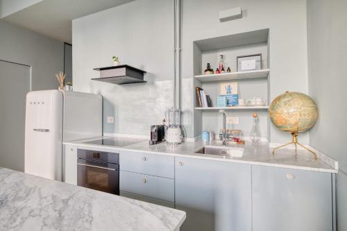 Bright 2BR Steps from Arco della Pace