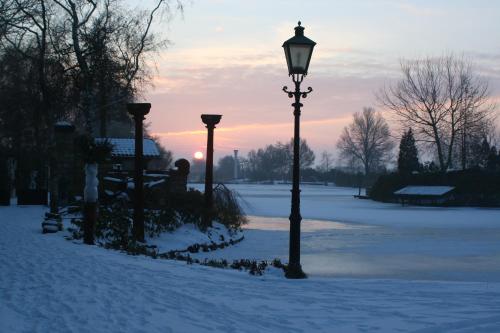 a group of street lights in the snow at Paradijs Eiland in Hillegom
