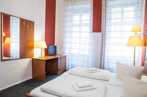 Ein Bett oder Betten in einem Zimmer der Unterkunft Hotel-Pension Insor