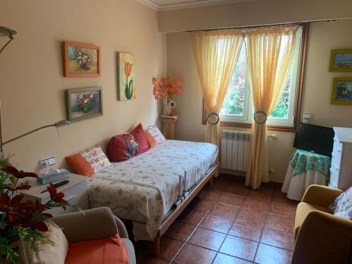a bedroom with a bed and a window at Lar do Pero - Ribeira Sacra in Tioira