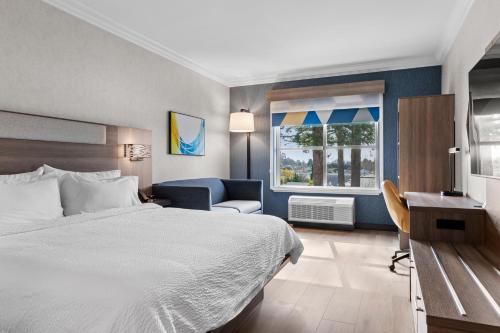 a hotel room with a bed and a desk at Holiday Inn Express Hotel & Suites Santa Cruz by IHG in Santa Cruz