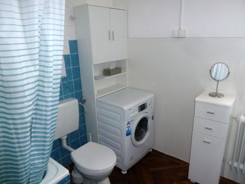 a bathroom with a washing machine and a washer at Altes Schulhaus in Argenbühl