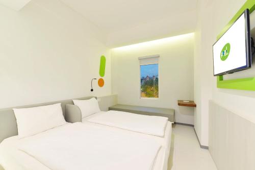 Postel nebo postele na pokoji v ubytování POP! Hotel Pasar Baru Jakarta