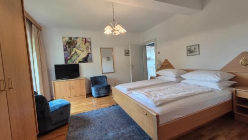 a bedroom with a bed and a tv in it at Haus Kraller-Urlaub mit Seeblick in Millstatt