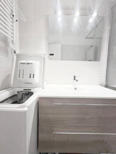 Studio vue mer Climatisé 50 m de la plage