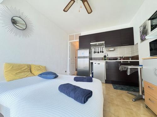 Studio vue mer Climatisé 50 m de la plage