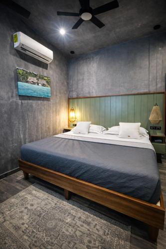 a bedroom with a bed and a ceiling fan at Kasa Nikte in Tulum