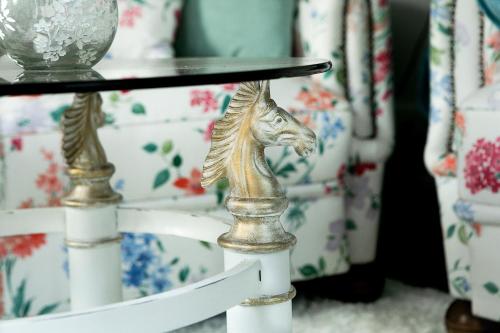 a table with a gold unicorn head on it at Hof Eichendiek Time Out Village- Haus Naturruhe in Blekendorf