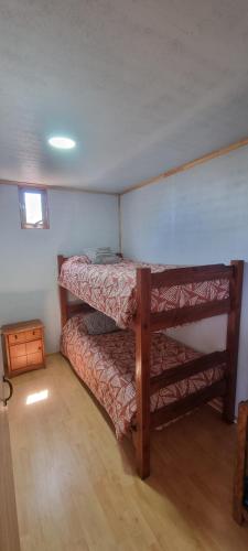 a bedroom with a bunk bed in a room at Cabaña Vicente del Mar in Isla Negra