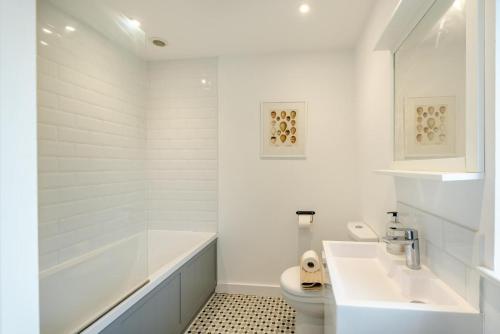 a bathroom with a sink and a tub and a toilet at 3 Bed in Croyde oc-s34664 in Croyde