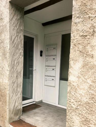 a front door of a house with a window at B&B MaMi in Agno