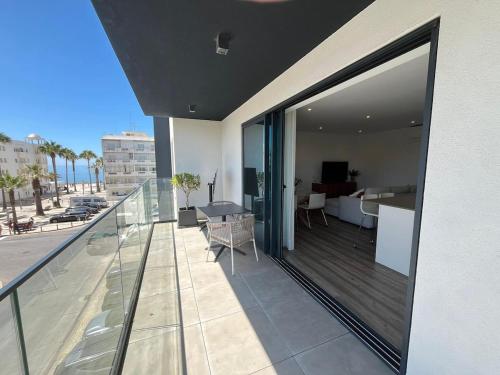 NEW Apartment, Sea Front & Shared Pool