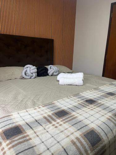 a bed with two towels and two towels on it at Impera House Apt Térreo bairro Santa Inês in Imperatriz